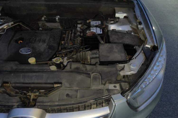 Used Bestune X80 2013 2.0L automatic comfort version Engine Bay Left