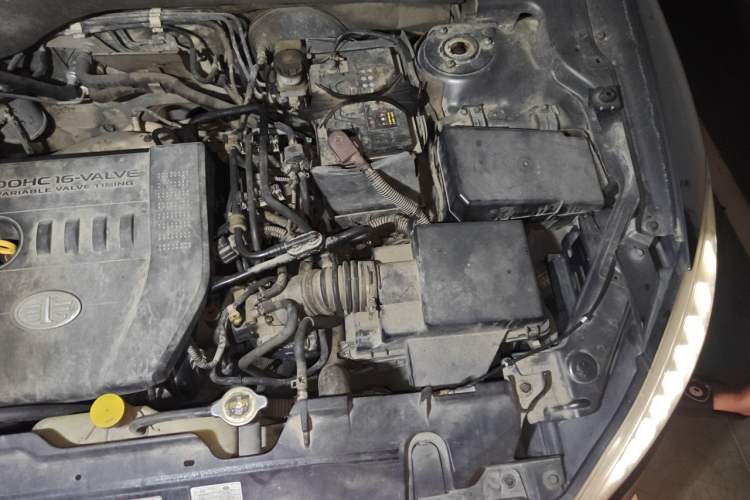 Used Bestune X80 2013 2.0L automatic comfort version Engine Bay Left