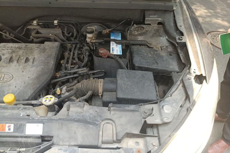 Used Bestune X80 2013 2.0L manual luxury version Engine Bay Left