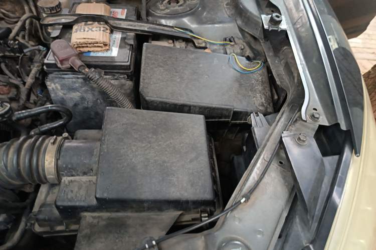Used Bestune X80 2013 2.0L manual luxury version Engine Bay Left