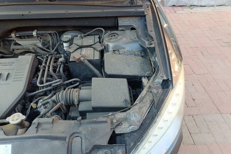 Used Bestune X80 2013 2.0L automatic comfort version Engine Bay Left