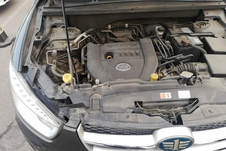 Used Bestune X80 2013 2.0L manual luxury version Engine Bay Right