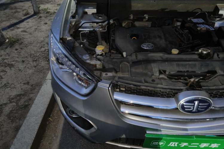 Used Bestune X80 2013 2.0L automatic comfort version Engine Bay Right