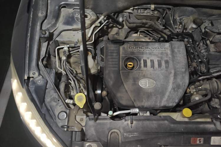 Used Bestune X80 2013 2.0L automatic comfort version Engine Bay Right