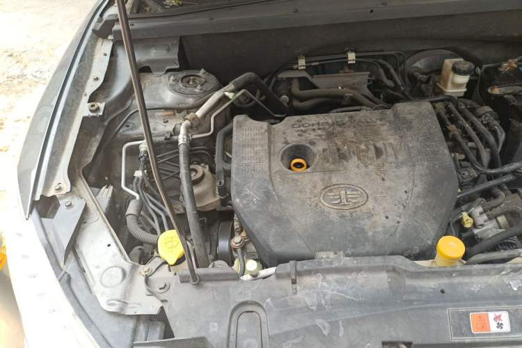 Used Bestune X80 2013 2.0L manual luxury version Engine Bay Right