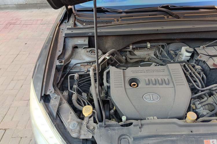 Used Bestune X80 2013 2.0L automatic comfort version Engine Bay Right