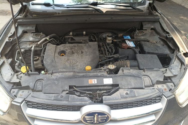 Used Bestune X80 2013 2.0L manual luxury version Engine Bay