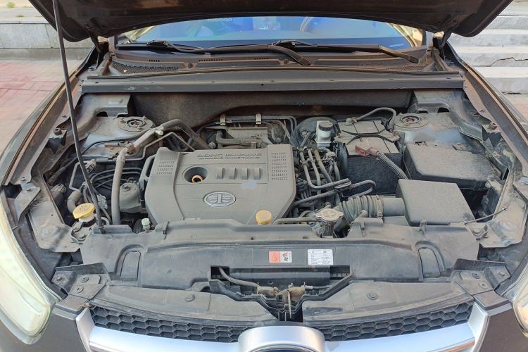 Used Bestune X80 2013 2.0L automatic comfort version Engine Bay