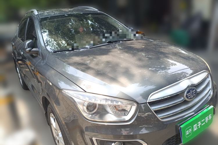 Used Bestune X80 2013 2.0L manual luxury version Front Right 45 Deg