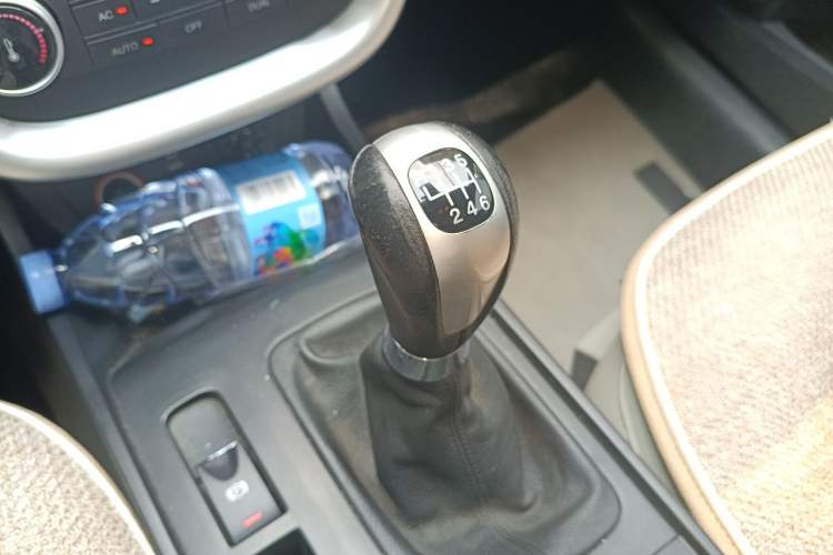 Used Bestune X80 2013 2.0L manual luxury version Gear Lever