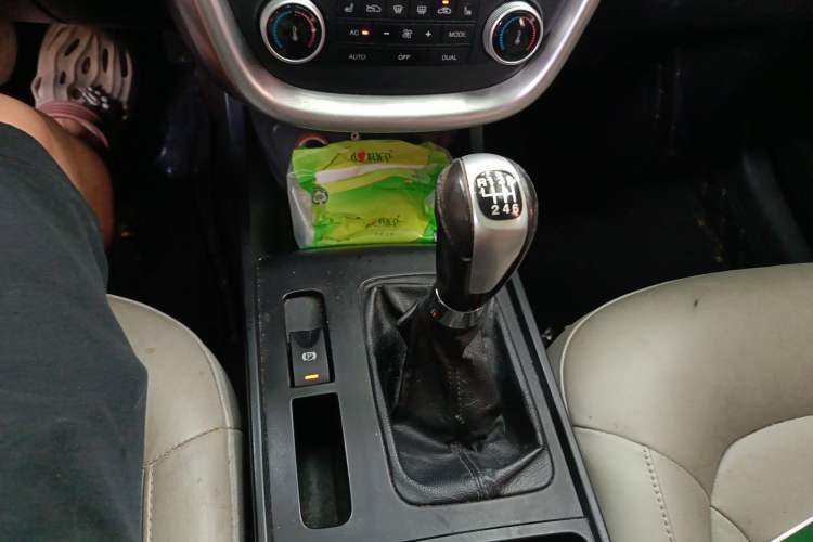 Used Bestune X80 2013 2.0L manual luxury version Gear Lever