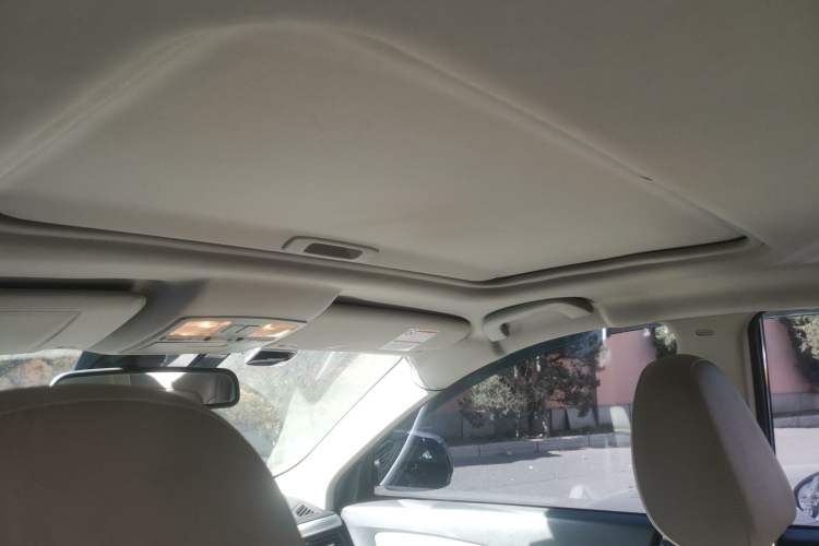Used Bestune X80 2013 2.0L automatic luxury version Headliner