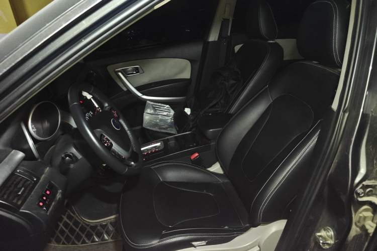 Used Bestune X80 2013 2.0L automatic comfort version Left Front Seat