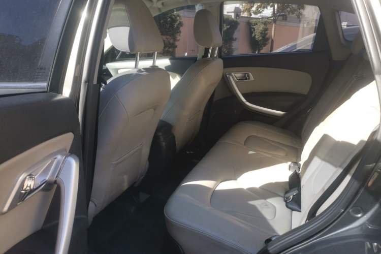 Used Bestune X80 2013 2.0L automatic luxury version Left Rear Seat