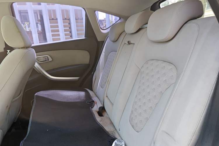 Used Bestune X80 2013 2.0L automatic comfort version Left Rear Seat