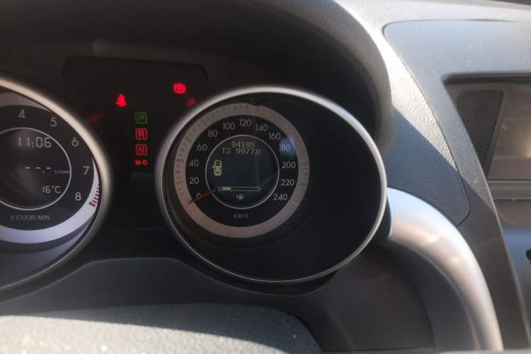 Used Bestune X80 2013 2.0L automatic luxury version Odometer Close Up