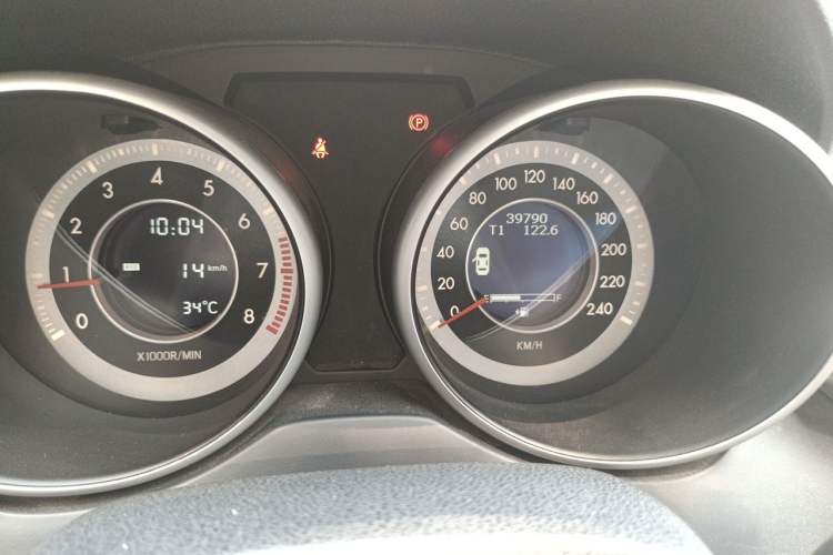 Used Bestune X80 2013 2.0L manual luxury version Odometer Close Up