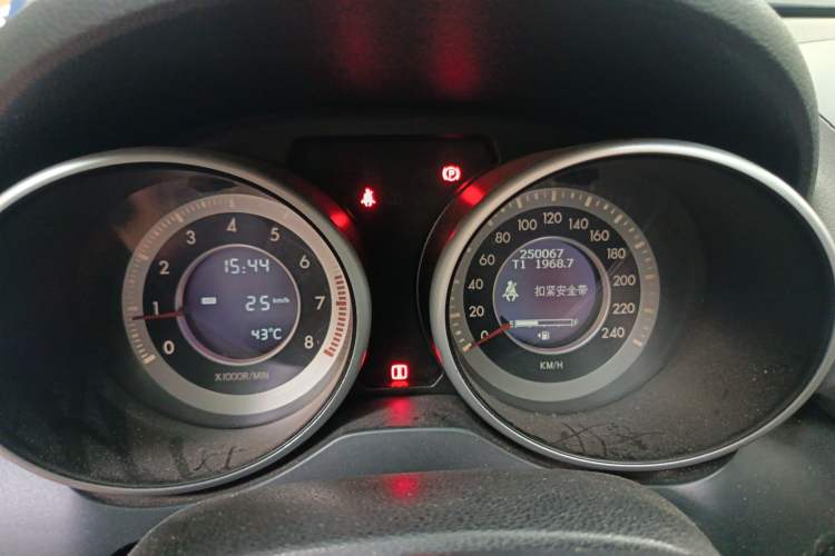 Used Bestune X80 2013 2.0L manual luxury version Odometer Close Up