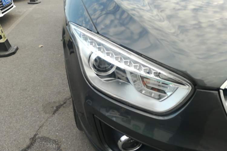 Used Bestune X80 2013 2.0L manual luxury version Right Front Headlight