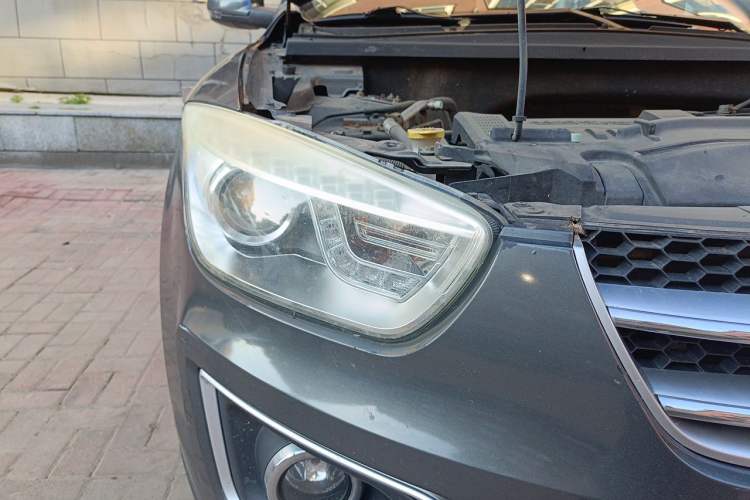 Used Bestune X80 2013 2.0L automatic comfort version Right Front Headlight