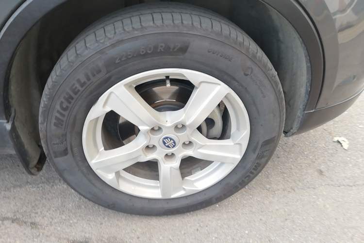 Used Bestune X80 2013 2.0L manual luxury version Right Front Wheel Hub