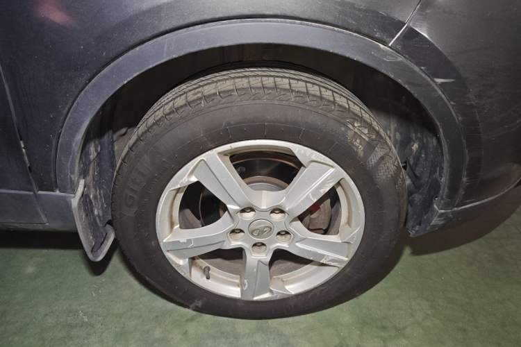 Used Bestune X80 2013 2.0L automatic comfort version Right Front Wheel Hub