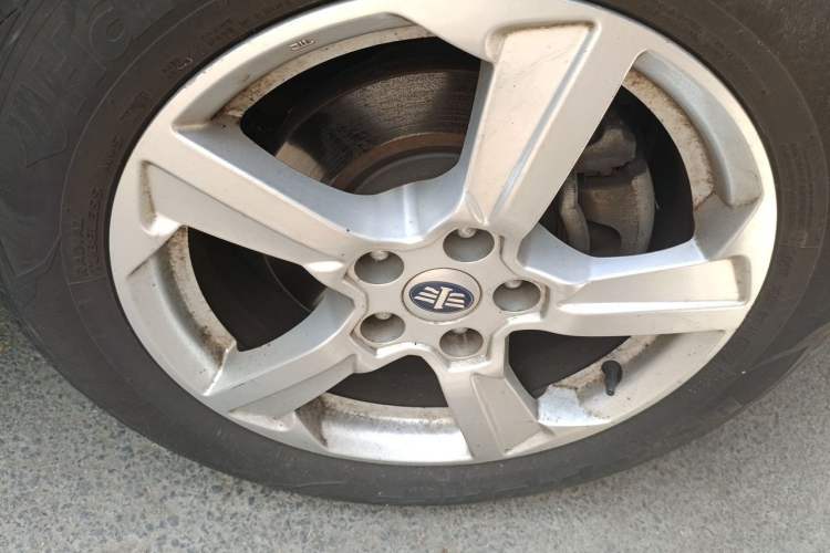 Used Bestune X80 2013 2.0L manual luxury version Right Front Wheel Hub