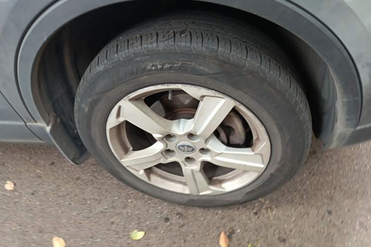 Used Bestune X80 2013 2.0L manual luxury version Right Front Wheel Hub