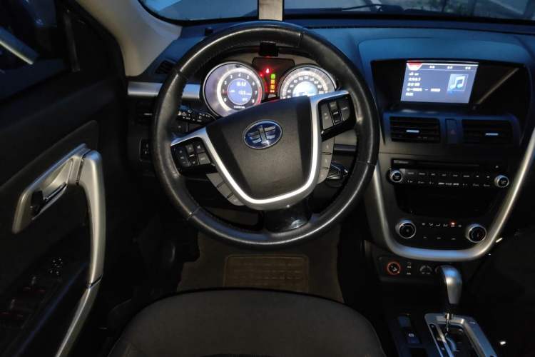 Used Bestune X80 2013 2.0L automatic comfort version Steering Wheel