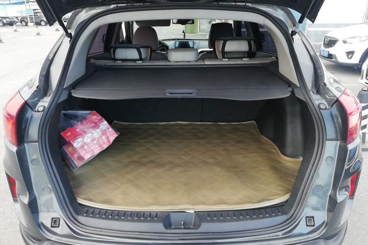 Used Bestune X80 2013 2.0L manual luxury version Trunk