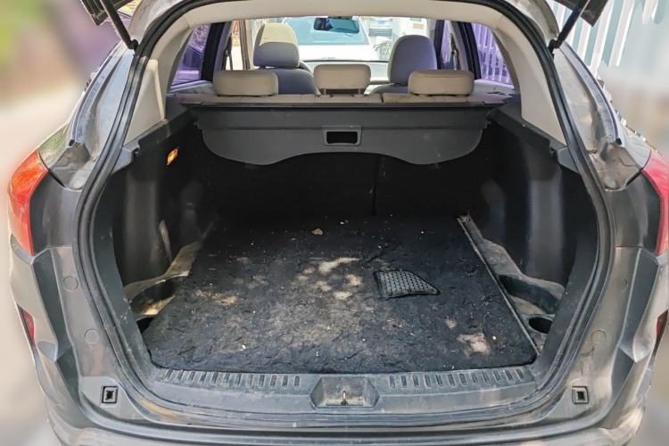 Used Bestune X80 2013 2.0L automatic comfort version Trunk