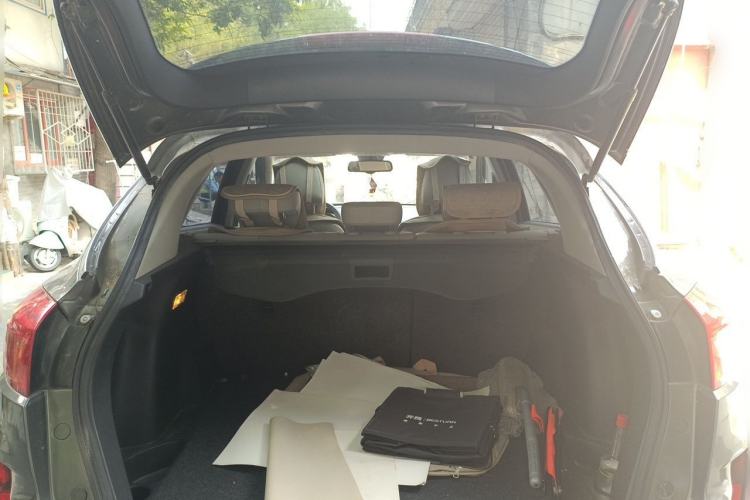 Used Bestune X80 2013 2.0L manual luxury version Trunk