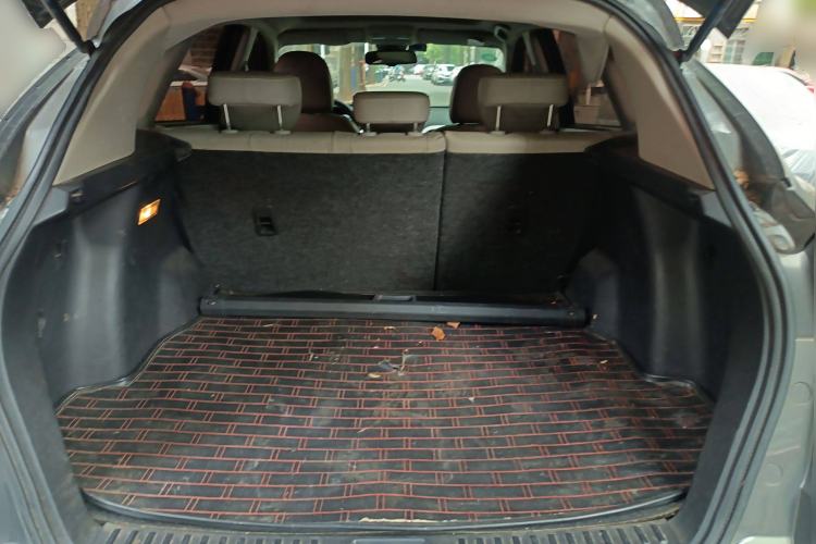Used Bestune X80 2013 2.0L manual luxury version Trunk