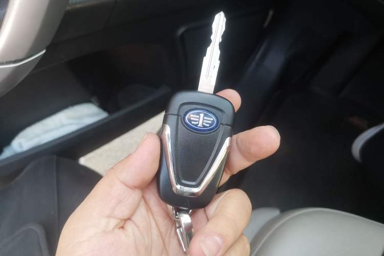Used Bestune X80 2013 2.0L automatic luxury version Vehicle Key