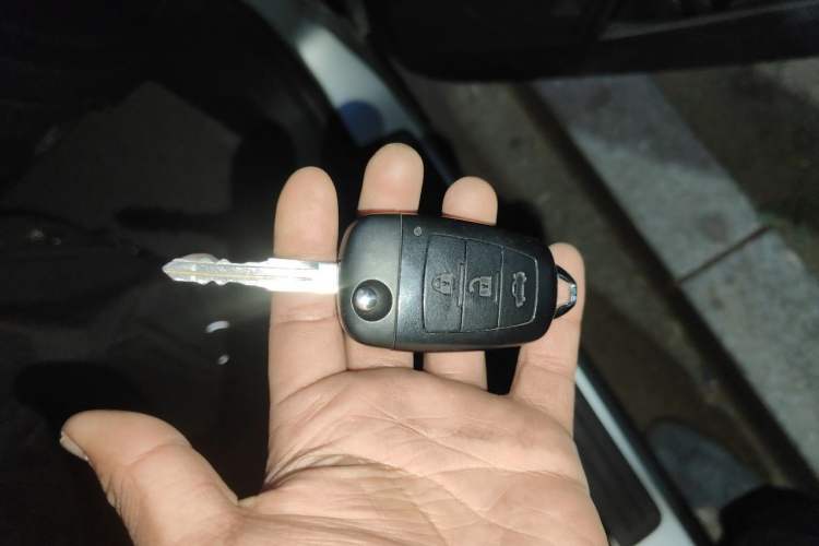 Used Bestune X80 2013 2.0L automatic comfort version Vehicle Key