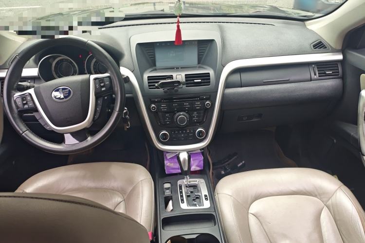 Used Bestune X80 2013 2.0L automatic comfort version Center Console