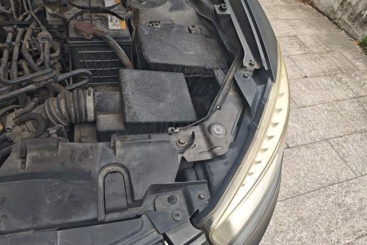 Used Bestune X80 2013 2.0L automatic comfort version Engine Bay Left