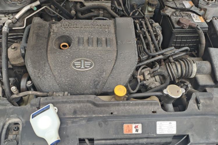 Used Bestune X80 2013 2.0L automatic comfort version Engine Bay