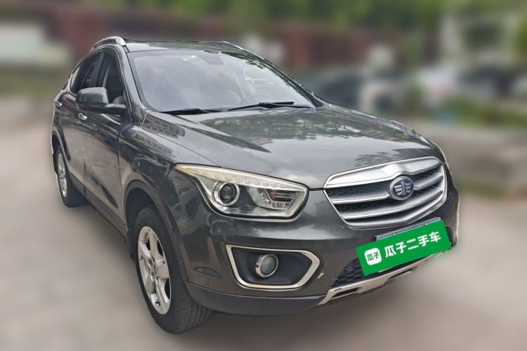 Used Bestune X80 2013 2.0L automatic comfort version Front Right 45 Deg