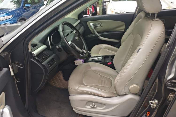 Used Bestune X80 2013 2.0L automatic comfort version Left Front Seat