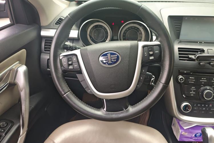 Used Bestune X80 2013 2.0L automatic comfort version Steering Wheel