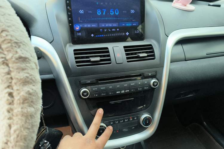 Used Bestune X80 2013 2.0L automatic comfort version Audio And AC Panel