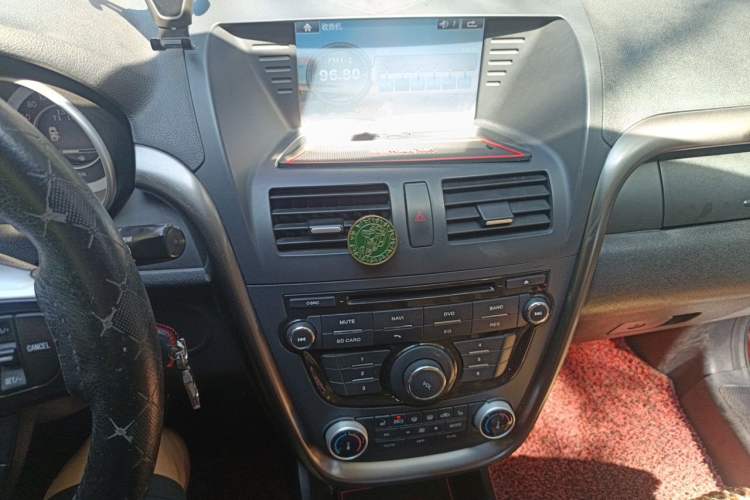 Used Bestune X80 2013 2.0L manual luxury version Audio And AC Panel