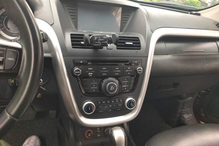 Used Bestune X80 2013 2.0L automatic luxury version Audio And AC Panel
