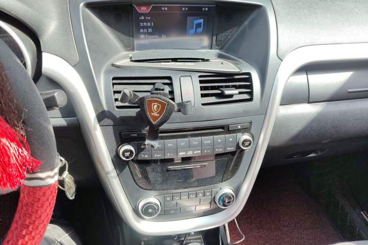 Used Bestune X80 2013 2.0L automatic comfort version Audio And AC Panel