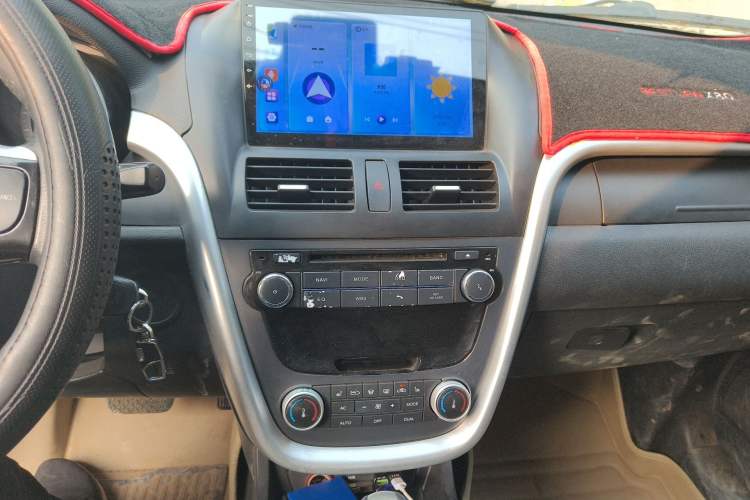 Used Bestune X80 2013 2.0L automatic luxury version Audio And AC Panel