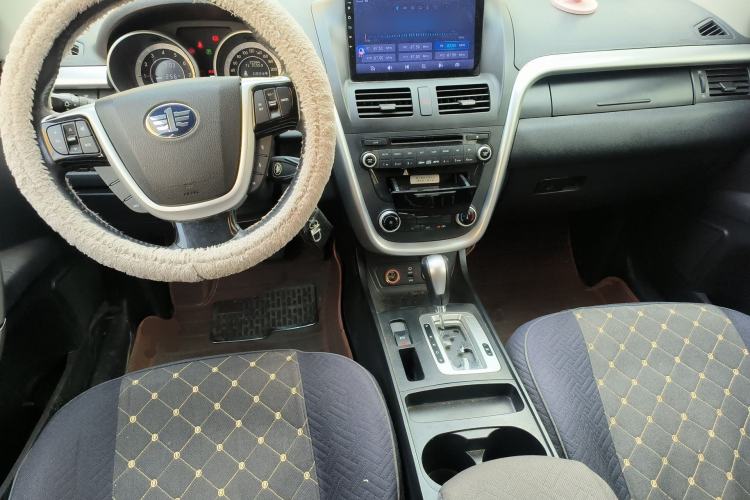Used Bestune X80 2013 2.0L automatic comfort version Center Console