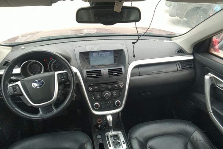 Used Bestune X80 2013 2.0L automatic luxury version Center Console