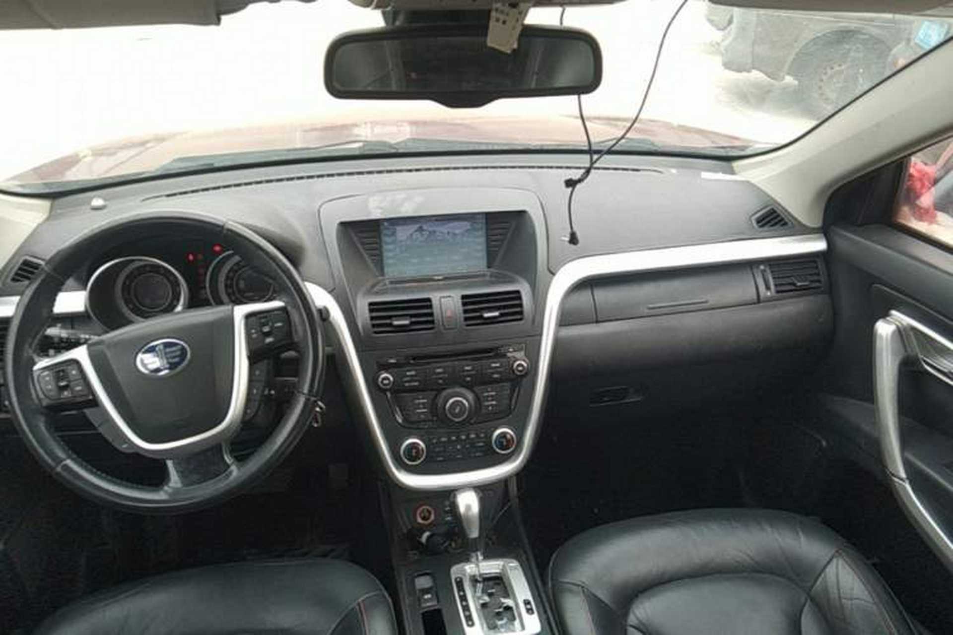 Used Bestune X80 2013 2.0L automatic luxury version Center Console