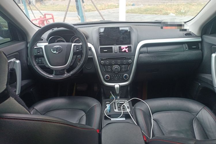 Used Bestune X80 2013 2.0L automatic luxury version Center Console